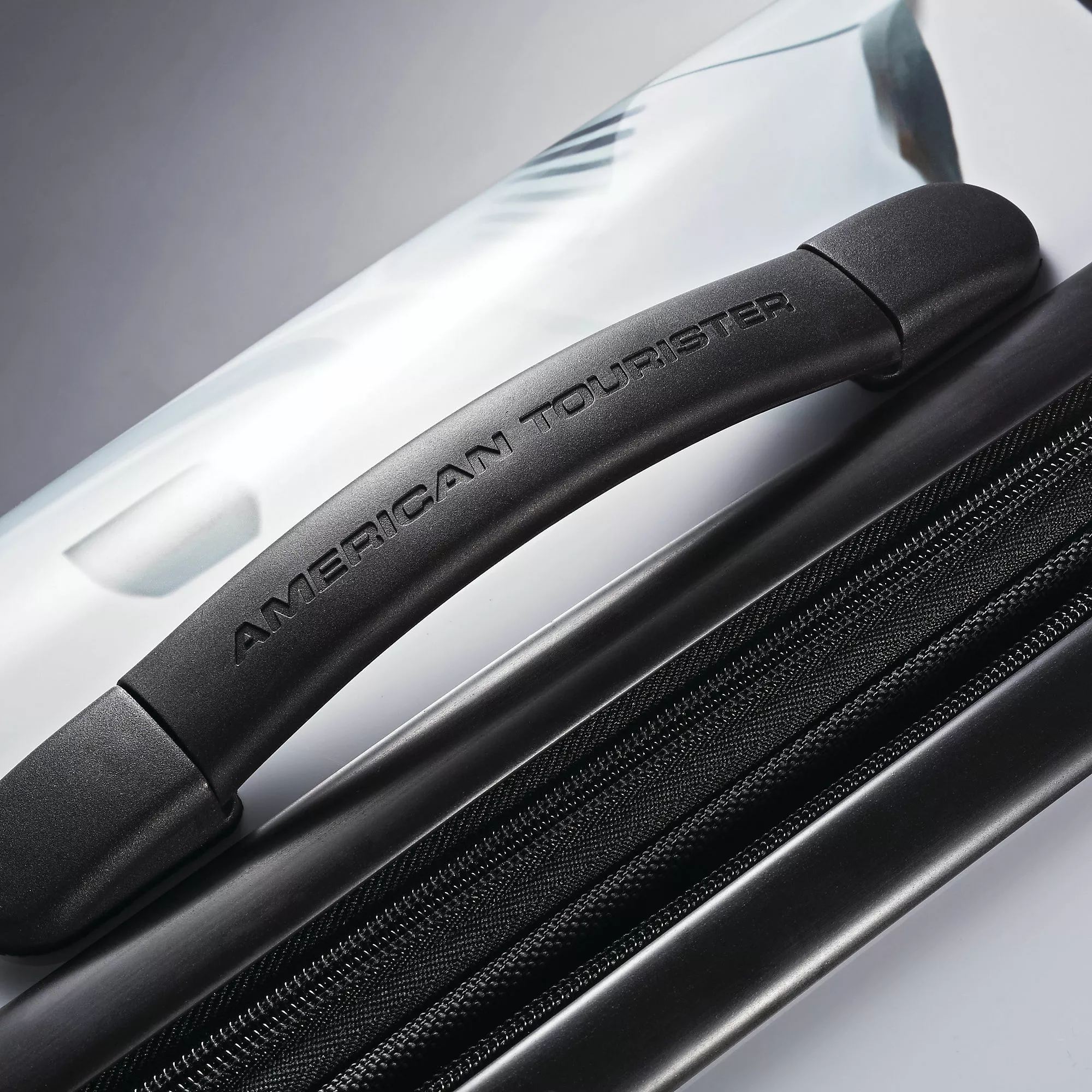 American Tourister Star Wars Hardside 21 Inch Spinner Luggage - Image 5