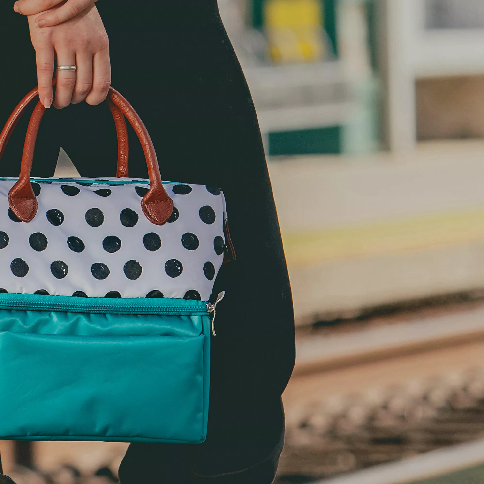 Picnic Time Urban Lunch Bag With Cooler Compartment - Image 5